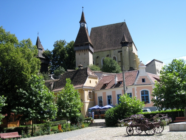 De plaats Biertan, gesticht in 1224, is een Duitse nederzetting. 