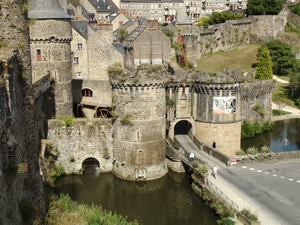 Fougres, karakteristiek middeleeuws kasteel uit 1020