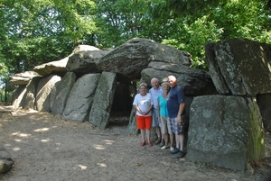 La Roche-aux-fees,  gaanderij met dolmen 19,50 meter lang, 4000 j
