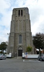 008-St-Kwintenskerk met haar stoere stompe toren