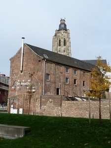 50-De Mouterij en St-Walburgakerk in Oudenaarde