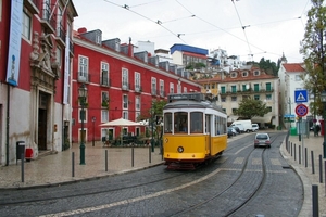 2 Lissabon _Alfama _oude tram
