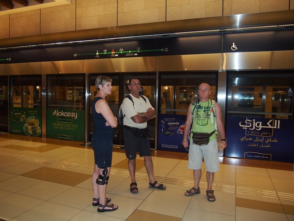 Dubai-airport..met de trein naar gate...!