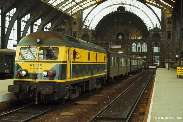 5925 FN 19800531 Laatste trein naar Lille met type 59 (1)