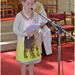 Voorlezen in de kerk,  eerste communie Billie Roos