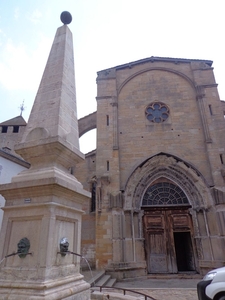 Fontein en kerk van Cluny