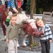 Klenkinderen Lise en Jesse met de stier 2008