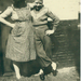 Met mijn moeder als 13 jarige knaap in 1953 in de kerkstraat ( Ge