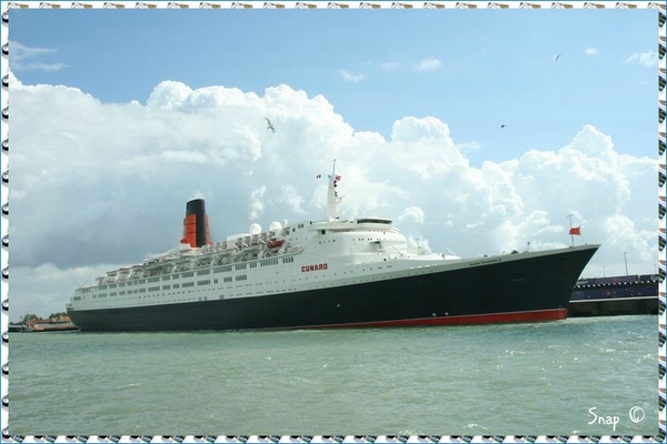 RMS Queen Elizabeth 2 (68)