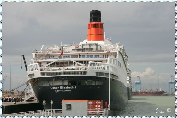 RMS Queen Elizabeth 2(2)