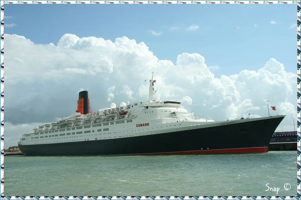 RMS Queen Elizabeth 2(4)