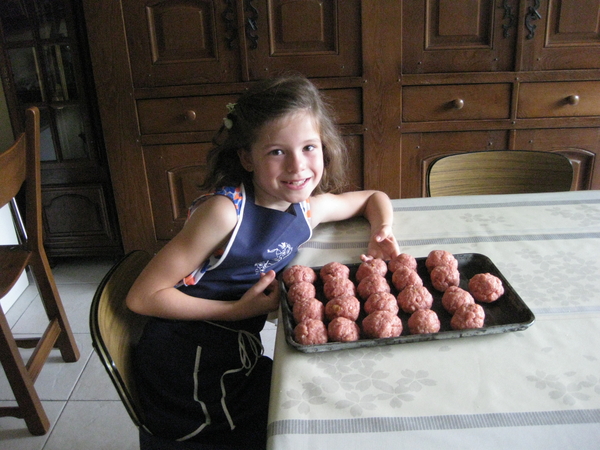04) Blije Jana met haar gerolde vleesballetjes