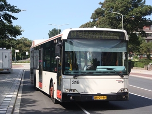 316 Als lijn 69 op de Plesmanweg.02-09-2014
