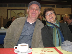 06) Pepee en oma aan de koffietafel