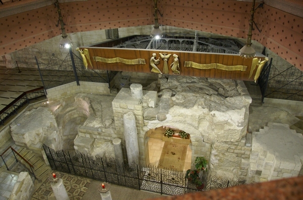 Basilica_of_the_Annunciation_20091025_Grotto