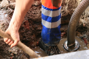 Watermaatschappij doet graafwerken (13)