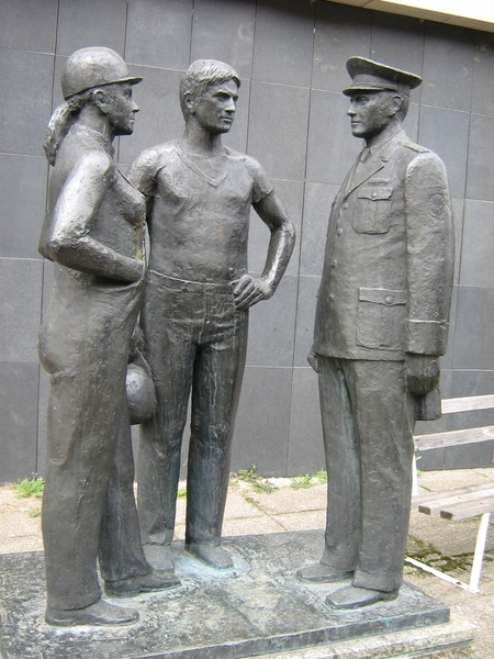 Standbeeld aan het DDR Mueseum