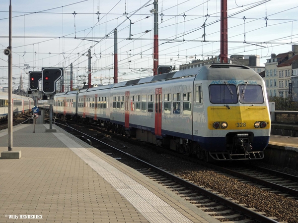 328 FBMZ 20141010 als IR 2809 naar Nivelles