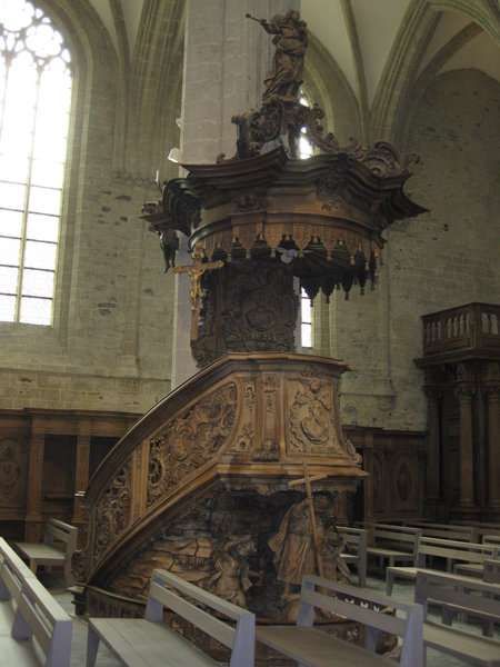10) De barokke preekstoel uit de 17de eeuw