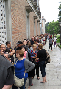 Wachtende rij aan het Prado-museum