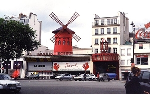 3CVN IN moulin Rouge (boulevard  de Clichy)