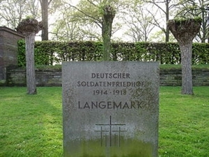 2c Duits oorlogskerkhof 1914-1918 in Langemark  _