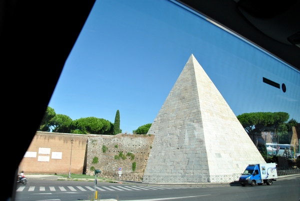 Rome (Itali) Piramide van Cestius
