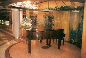 02 CSOB Bratislava - hotel Forum piano