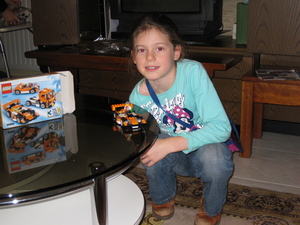 08) Jana met haar Lego-auto