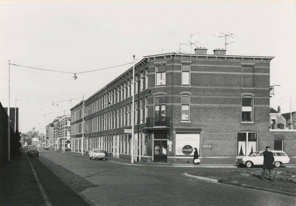 Schenkweg hoek Schenkstraat Taffijn's Groentenzaak 1967