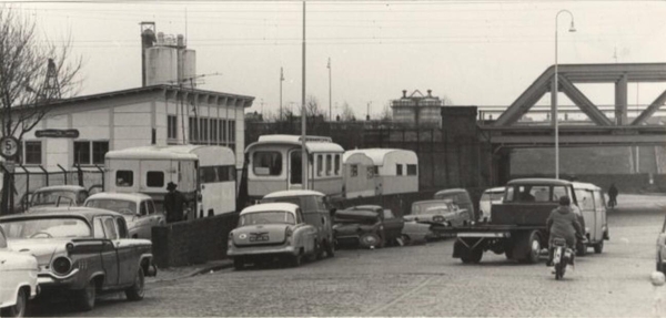 1965 Viaductweg, woonwagenkamp bij de blikkentunnel.