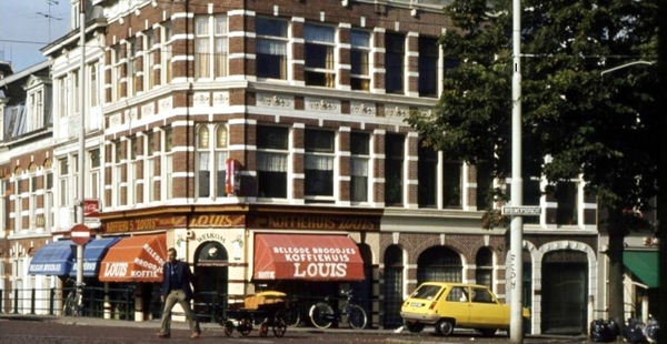 Brouwersgracht 41, hoek Buitenom, met koffiehuis Louis.1980