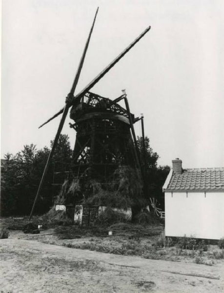 Trekweg Laakmolen na de brand 1984