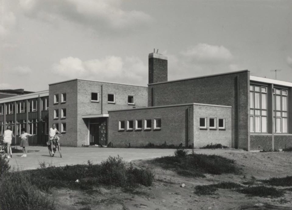 1964 Oosterhesselenstraat 586, openbare school