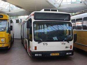Nog een witte Haagse museumbus in de vorm van de HTM 175.