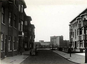 1931 Aalbessenstraat 2-38 en 3-25 gezien Pomonaplein.