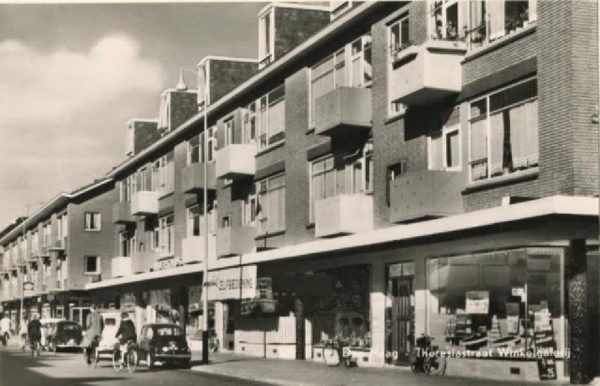 1960 Theresiastraat, tussen de Mariastraat en de Laan NOIndi