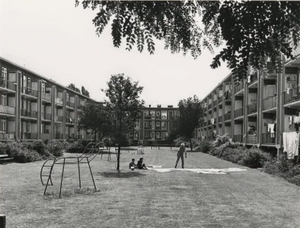 1977 Aagje Dekenlaan en Anslostraat, binnenterrein.