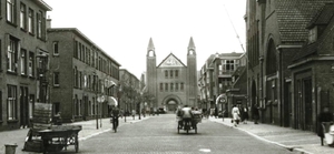Goudenregenstraat gezien naar de kerk van de H. Familie.1935