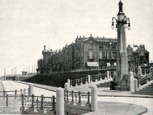 Oranjehotel, gezien vanaf de Zeekant 1903