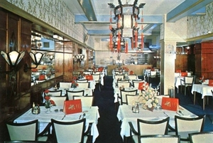 Spui 26-26A, Chinees-Indisch restaurant De Pauw.1968