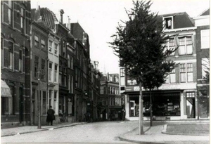Torenstraat, gezien naar de Korte Molenstraat 1925