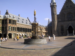 Fontein Binnenhof 19-08-2003