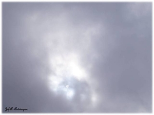 Zon piept door de wolken. Late namiddag. Kattendijkdok Oostkaa