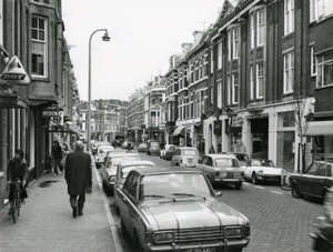 1975 Reinkenstraat, gezien naar het Sweelinckplein,