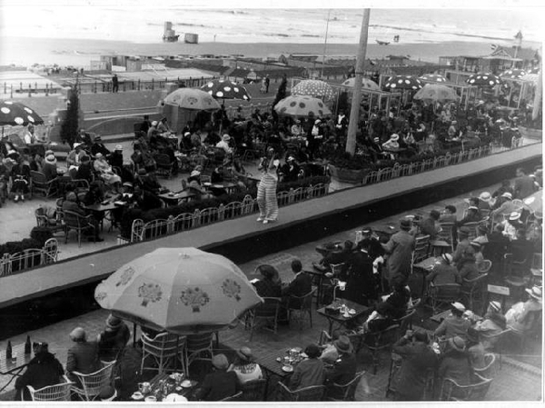 Badpakkenshow bij het Palace Hotel 1936