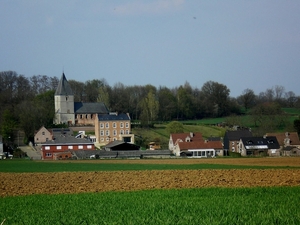 kerkje tegen den heuvel