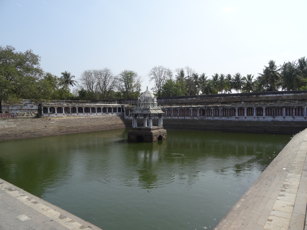 1BB Kanchipuram, grote tempel _DSC00074