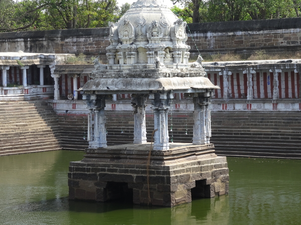 1BB Kanchipuram, grote tempel _DSC00075