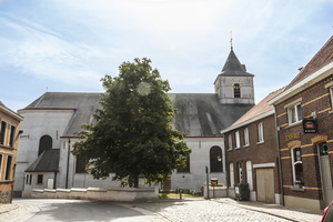 kerkje van Sint-Amandus dorpsplein Kwaremont